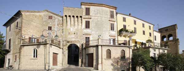 Ancarano (Te), centro storico e porta da Mare