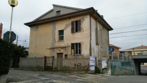 casa casello ferrovia