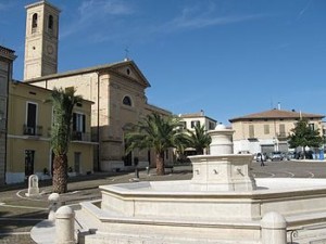 350px-Piazza_Cavour_Nereto_Teramo