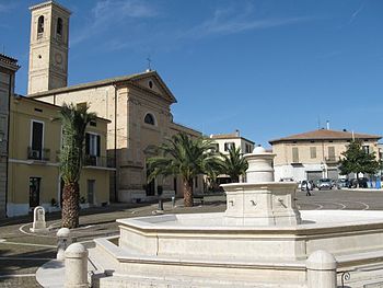 350px-Piazza_Cavour_Nereto_Teramo