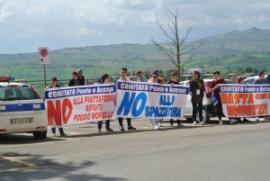protesta comitato punto e accapo