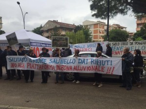 protesta in Regione Abruzzo del comitato Punto e Accapo