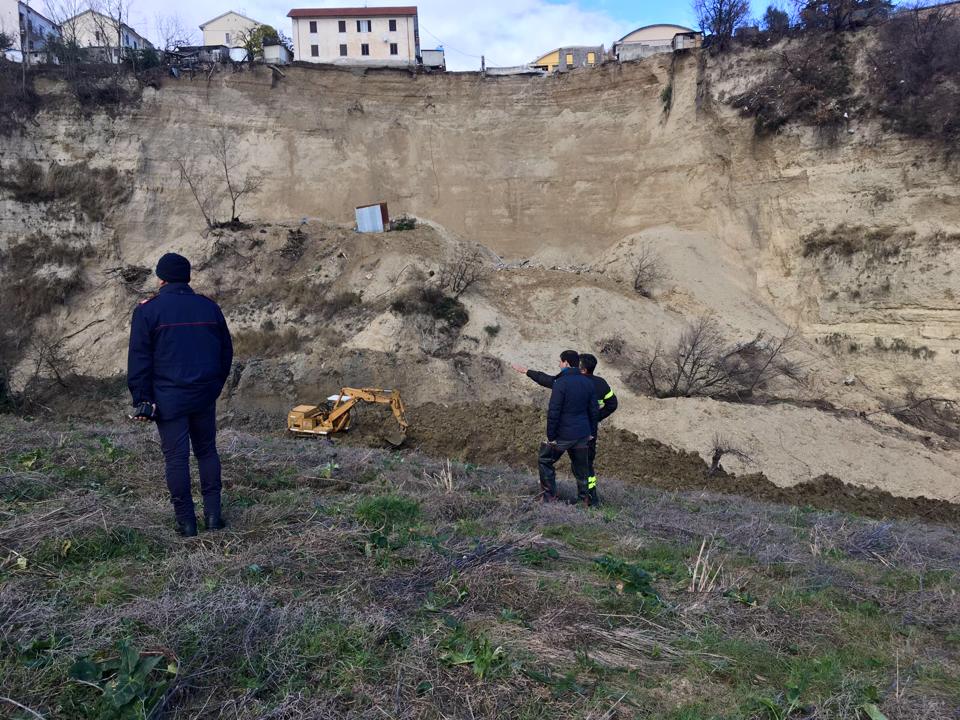 Frana Castelnuovo, Sindaco: "Appalto entro 3 mesi". Mariani istituisca una Commissione di Vigilanza e si occupi di Campli"