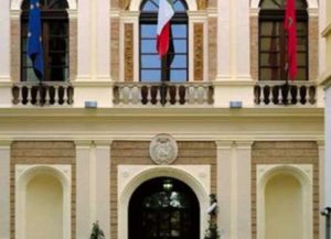 Provincia Teramo, riduzione d'orario per le lavoratrici delle pulizie: presidio in provincia