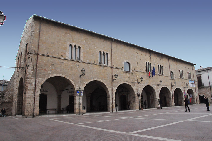 Campli: via la piscina dal programma di Agostinelli, "era solo una promessa elettorale?"