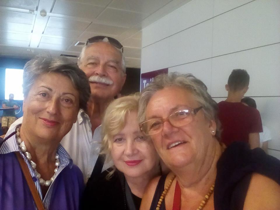 la presidente di UNITRE Nadia Potenza con alcuni iscritti