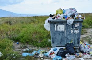 Rifiuti abbandonati a Campli: scattano le multe. Agostinelli "tolleranza zero"