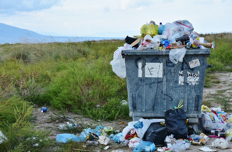 Rifiuti abbandonati a Campli: scattano le multe. Agostinelli "tolleranza zero"