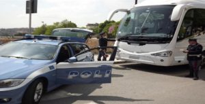 Giulianova, ritiro di patente per autista di pullman: trasportava alunni