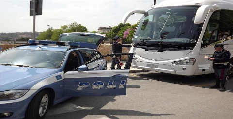 Giulianova, ritiro di patente per autista di pullman: trasportava alunni