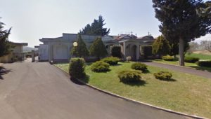 Fiori sulle tombe dei propri cari: cimiteri di Sant'Omero e Poggio Morello aperti ai fiorai