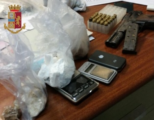 Armi e droga in casa, arrestato giovane di Giulianova