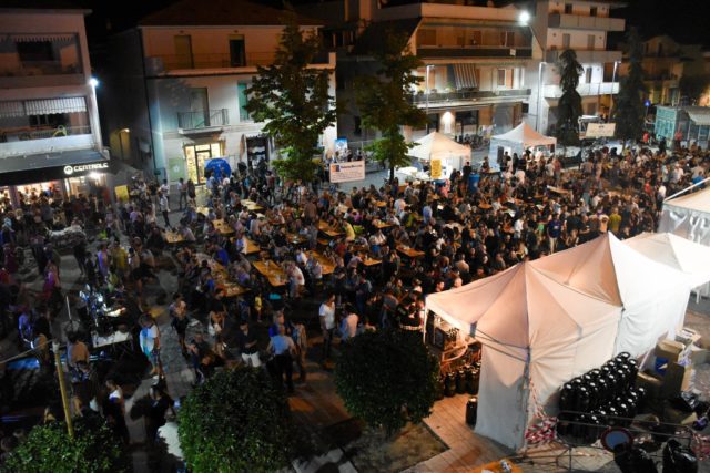 A Martinsicuro "Una Birra in Fronte", emozioni fra birra e musica