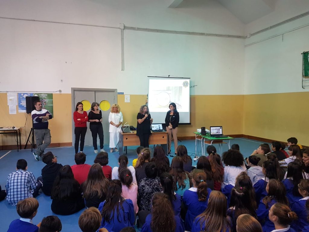 Giornata Internazionale del Bastone Bianco. Il Lions Club Giulianova Castrum incontra i bambini della scuola De Amicis
