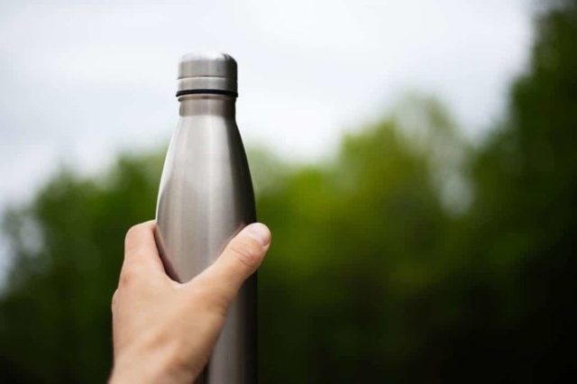 Sant'Omero, i Cultori di Ercole donano 400 borracce in alluminio ai ragazzi delle scuole