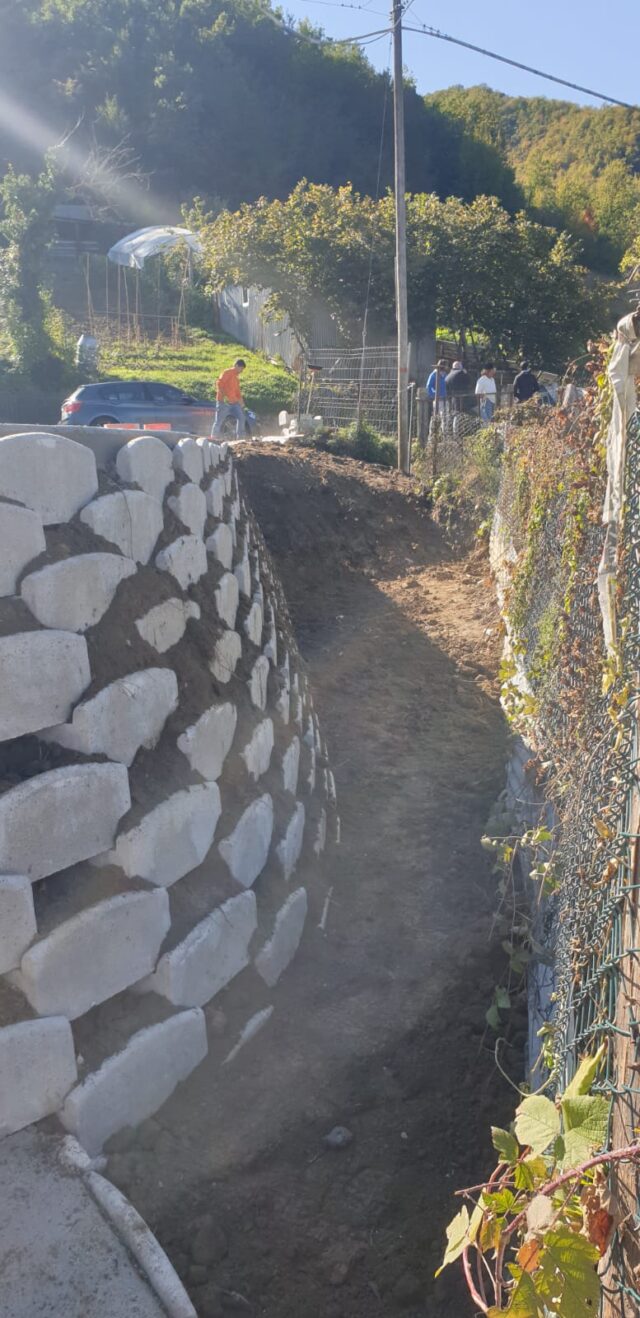 Valle Castellana: prende forma la nuova piazza in frazione Colle
