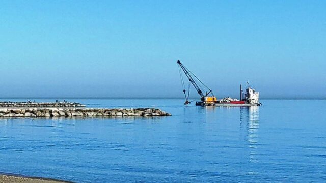 Al via i lavori per il ripristino delle scogliere a Martinsicuro e Villa Rosa