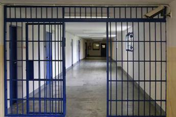Teramo, sequestrati telefonini e droga nel carcere di Castrogno