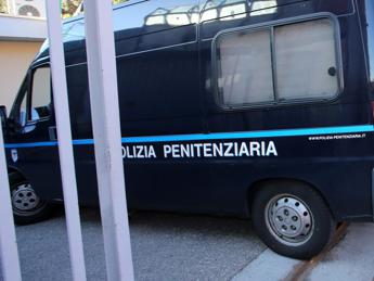 Teramo: tentano di introdurre droga nel carcere con un pacco