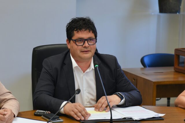 Mariani: “la Regione commissaria ATER Teramo ma fino alle elezioni si inauguravano cantieri”